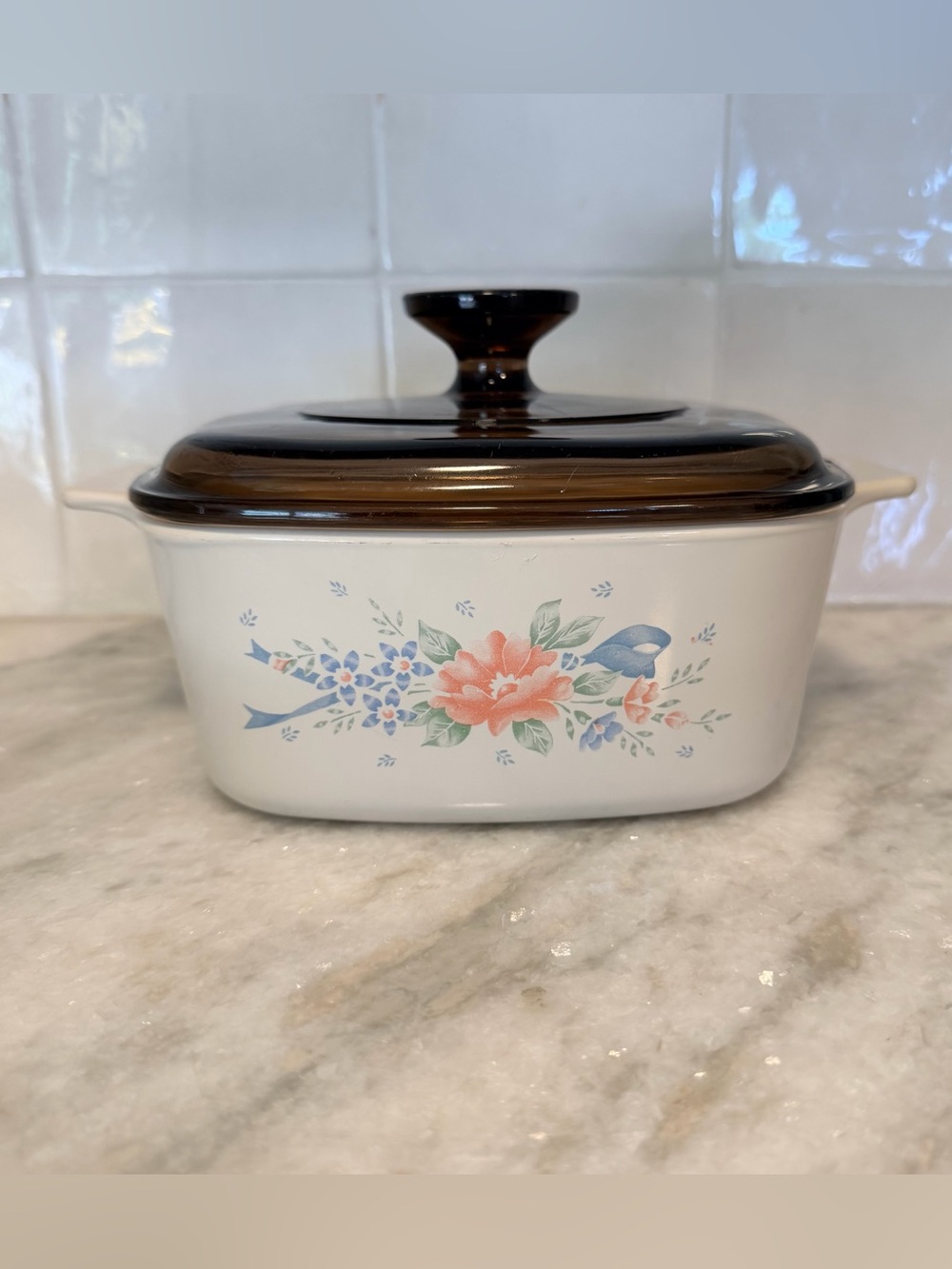 Vintage CorningWare Casserole dish w/ amber lid 1.5L